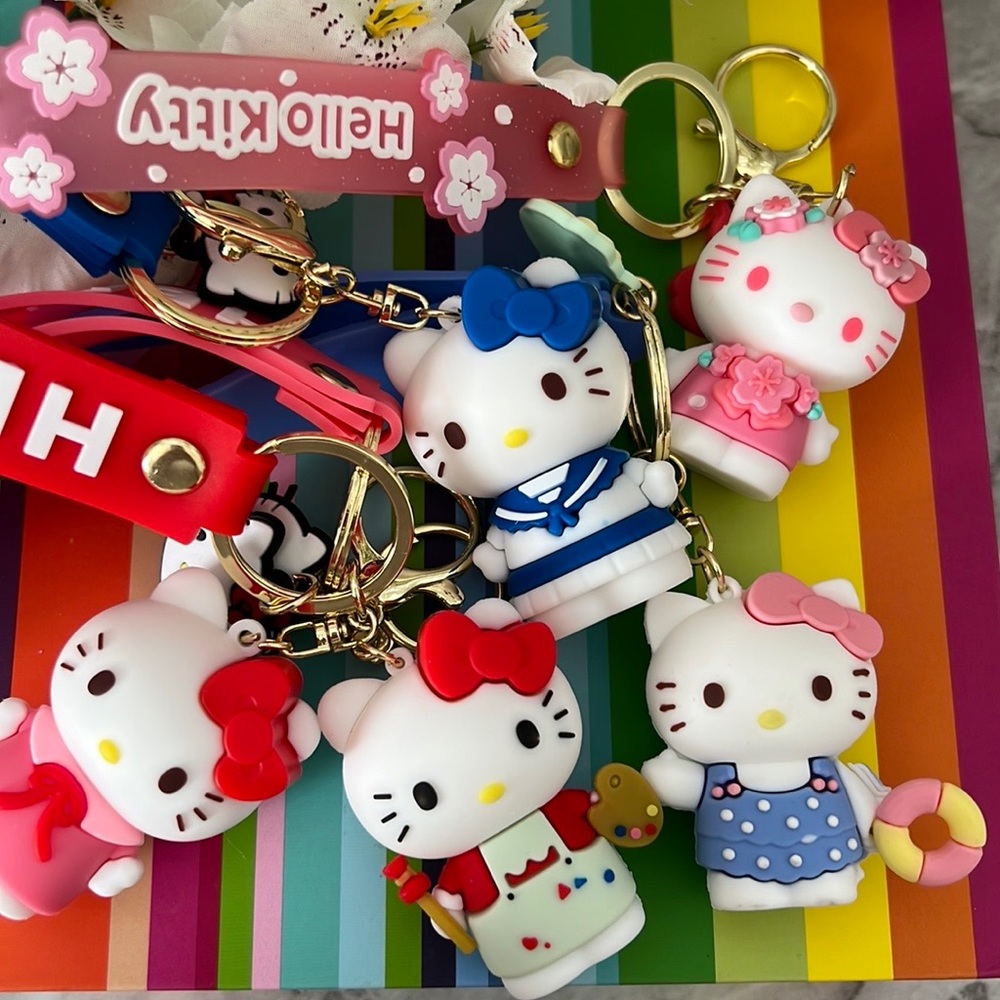 Hello Kitty keychain. - Picture 8 of 8